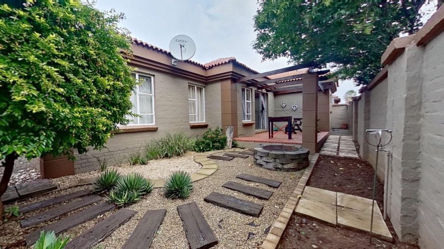 2 Bedroom Property for Sale in Heuwelsig Free State